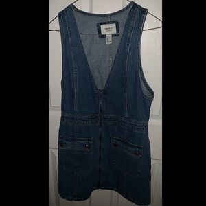 Low-cut denim dress